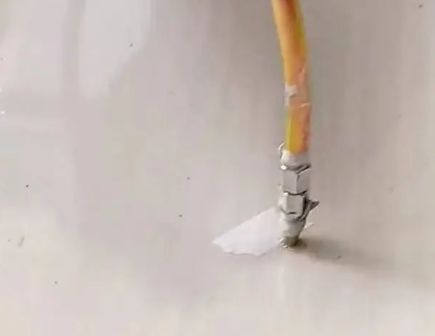 泸州瓷砖空鼓维修公司专业解答在瓷砖铺贴过程中，如果使用的砂料过粗（如全部使用了粗砂），可能会导致以下问题